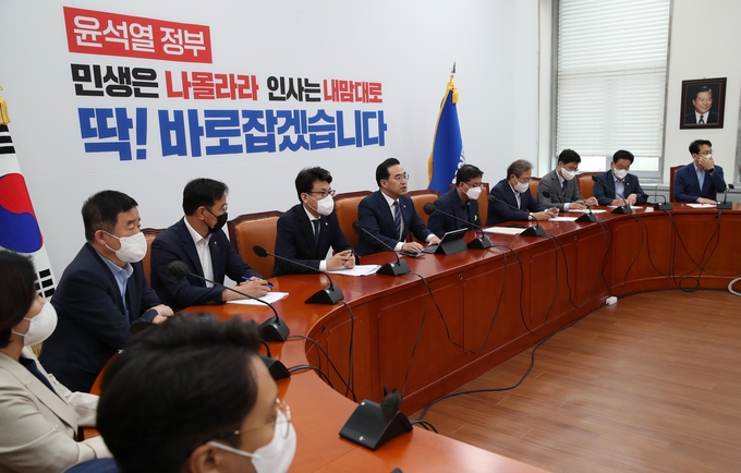박홍근 더불어민주당 원내대표가 16일 오전 서울 여의도 국회에서 열린 원내대책회의에서 발언하고 있다. (사진=연합뉴스 제공)