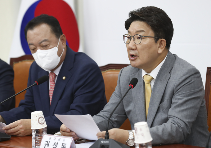 권성동 국민의힘 원내대표는 18일 국회에서 열린 첫 비상대책회의에서 모두발언을 하고 있다. (사진=연합뉴스 제공)
