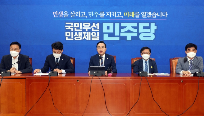 박홍근 민주당 원내대표가 15일 오전 국회에서 열린 정책조정회의에서 발언하고 있다. (사진=연합뉴스 제공)