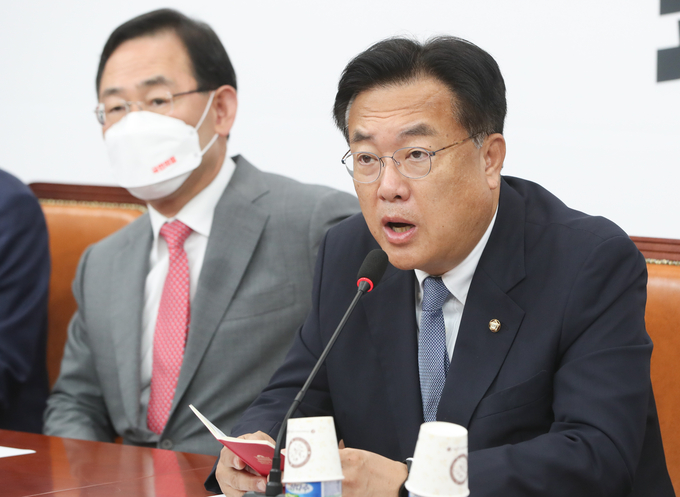정진석 국민의힘 비대위원장이 22일 오전 국회에서 비상대책회의에 참석해 발언하고 있다. (사진=연합뉴스 제공)