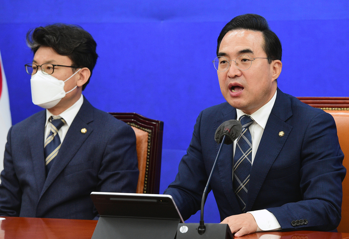 더불어민주당 박홍근 원내대표가 27일 국회에서 열린 원내대책회의에서 발언하고 있다. (사진=연합뉴스 제공)