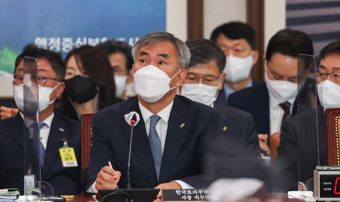 LH(한국토지주택공사) 국정감사에 참석한 이정관 LH 사장 직무대행. (사진=연합뉴스 제공)