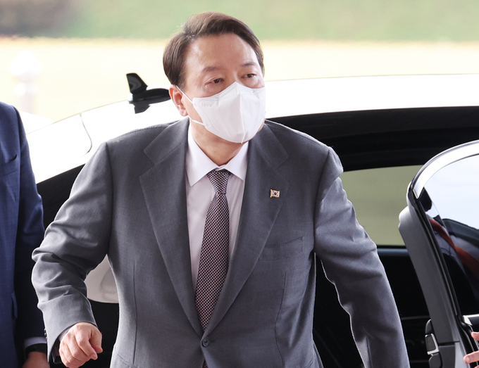 윤석열 대통령이 지난 14일 용산 대통령실 청사로 출근하고 있다. (사진=연합뉴스 제공)