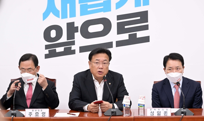 국민의힘 정진석 비상대책위원장이 17일 국회에서 열린 비상대책위원회의에서 발언하고 있다. (사진=연합뉴스 제공)