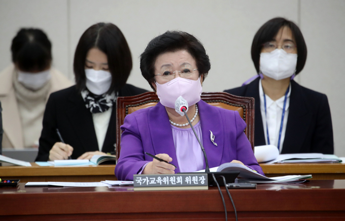  이배용 국가교육위원장이 17일 국회 교육위원회 국정감사장에 출석해 발언하고 있다. (사진=연합뉴스 제공)