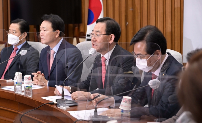 주호영 국민의힘 원내대표가 21일 국회에서 국감대책회의에 자리해 발언하고 있다. (사진=연합뉴스 제공)
