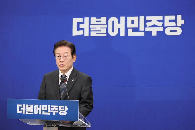 이재명 더불어민주당 대표가 21일 오전 국회 당 대표 회의실에서 특별기자회견을 열고 정부와 여권을 향해 '대장동 특검'을 제안했다. (사진=연합뉴스 제공)
