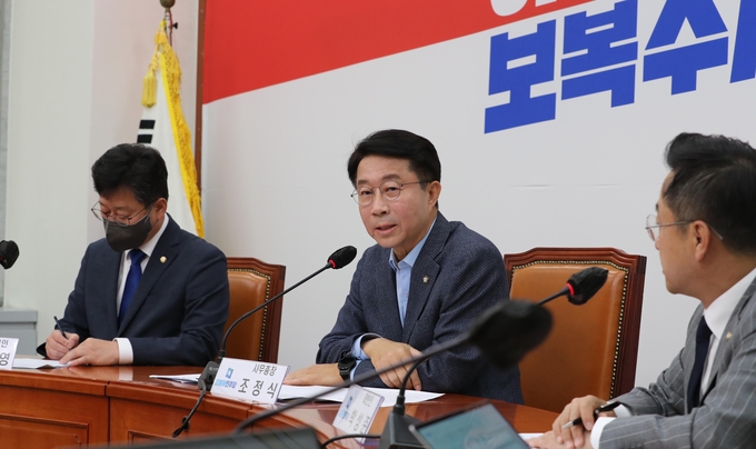 조정식 민주당 사무총장은 23일 국회에서 기자회견을 열고 윤석열 대통령을 향해 25일 국회 시정연설 전까지 '대장동 특검'과 관련한 수용입장을 밝힐 것을 촉구했다. (사진=연합뉴스 제공) 