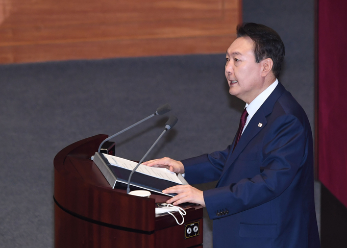 윤석열 대통령이 25일 국회 본회의장에서 ‘2023년도 예산안 및 기금운용계획안’ 시정연설발언을 하고 있다. (사진=연합뉴스 제공)