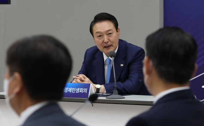  윤석열 대통령이 27일 오후 서울 용산 대통령실 청사에서 열린 제11차 비상경제민생회의에서 발언을 하고 있다. (사진=연합뉴스 제공)