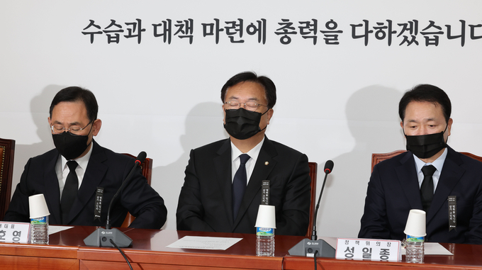31일 정진석 국민의힘 비상대책위원장이 국회에서 열린 비상대책위원회의에 참석해 생각에 잠겼다. (사진=연합뉴스 제공)