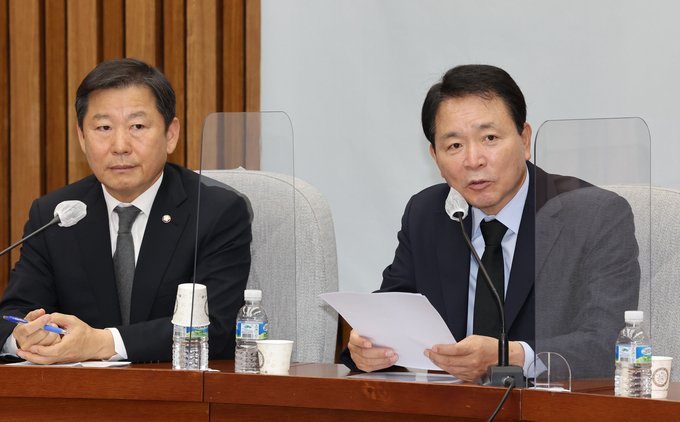 8일 국민의힘 성일종 정책위의장이 국회에서 예산안 심사방향 관련 기자회견을 열고 발언하고 있다. (사진=연합뉴스 제공)
