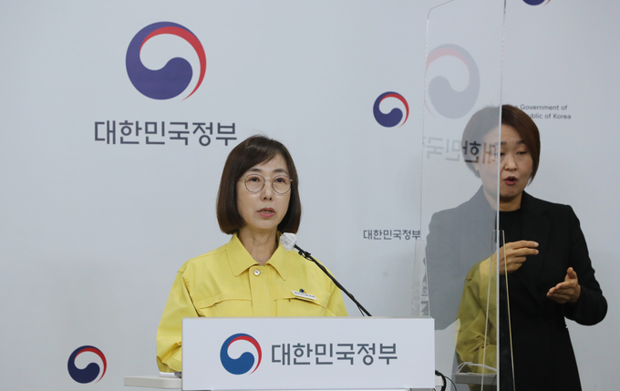 백경란 질병관리청장이 9일 오전 충북 오송 질병관리청 브리핑실에서 코로나19 겨울철 유행 전망 및 향후 계획 등에 관한 정례브리핑을 하고 있다. (사진=연합뉴스)