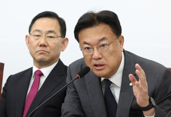 정진석 국민의힘 비대위원장이 21일 국회 비상대책위원회의에 참석해 발언하고 있다. (사진=연합뉴스 제공)