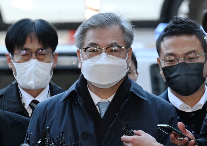 서훈 전 청와대 국가안보실장이 지난 2일 오전 서울중앙지법에서 열린 '서해 공무원 피격 사건' 관련 구속 전 피의자 심문에 출석하고 있다. (사진=연합뉴스 제공)