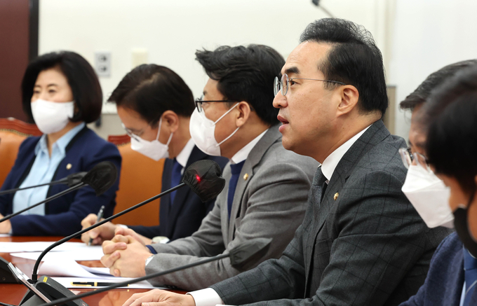 박홍근 더불어민주당 원내대표가 6일 국회에서 열린 원내대책회의에 참석해 발언하고 있다. (사진=연합뉴스 제공)