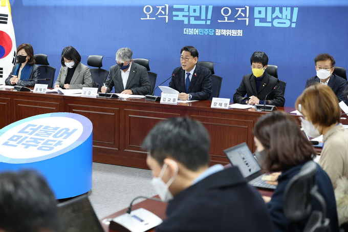 10·29 참사 진상규명과 재발 방지를 위한 국정조사 특별위원회 야3당 위원들이 13일 기자회견을 열고 국민의힘의 국조특위 복귀를 촉구했다. (사진=연합뉴스 제공)