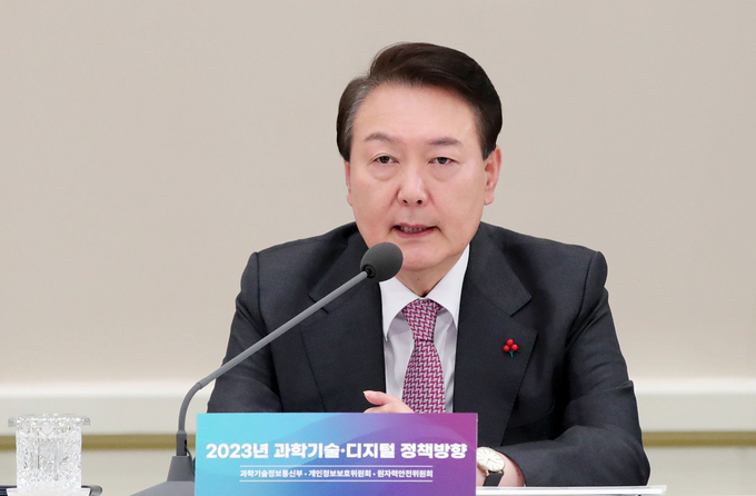 윤석열 대통령이 28일 오전 청와대 영빈관에서 열린 2023년 과학기술정보통신부 ㆍ개인정보보호위원회ㆍ원자력안전위원회 업무보고에서 발언하고 있다. (사진=연합뉴스 제공)