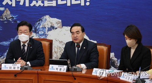 더불어민주당 박홍근 원내대표가 25일 오전 서울 여의도 국회에서 열린 최고위원회의에서 발언하고 있다. 