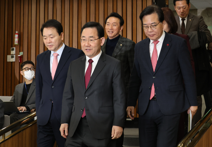주호영 국민의힘 원내대표가 31일 국회 본관에서 열린 원내대책회의에 참석하기 위해 들어서고 있다. (사진=연합뉴스)