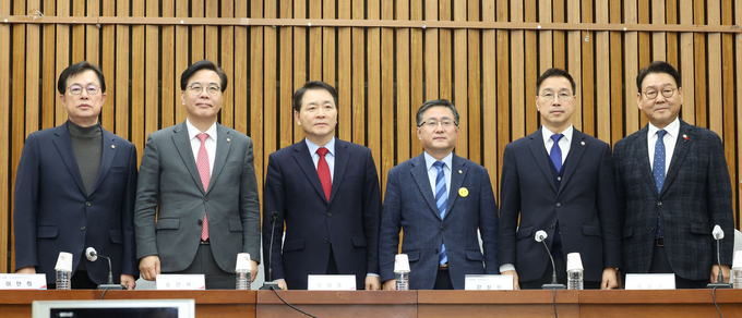 재외동포청 신설 등 정부조직개편 개정안을 논의한 여야 3+3 정책협의체 참석자들. ( 사진 = 연합뉴스 제공 )