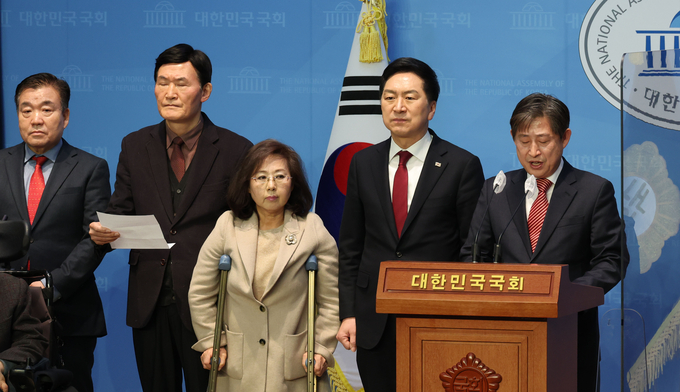 김기현 김기현 당대표 후보가 지난 20일 국회 소통관에서 열린 바른정당 전 당협위원장 모임 ‘바른정치 모임’의 지지선언 기자회견에 참석해 있다. (사진=연합뉴스)