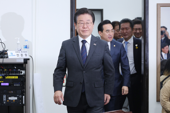 이재명 더불어민주당 대표가 17일 국회에서 열린 최고위원회의에 참석하고 있다. (사진=연합뉴스)