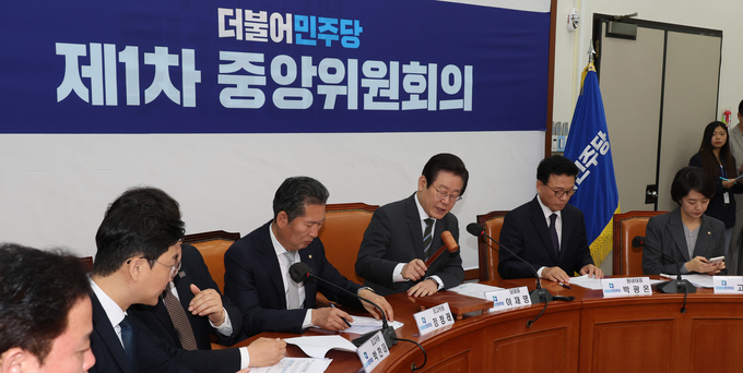 이재명 더불어민주당 대표가 8일 국회 당 사무실에서 중앙위원회의를 하고 있다. (사진=연합뉴스)