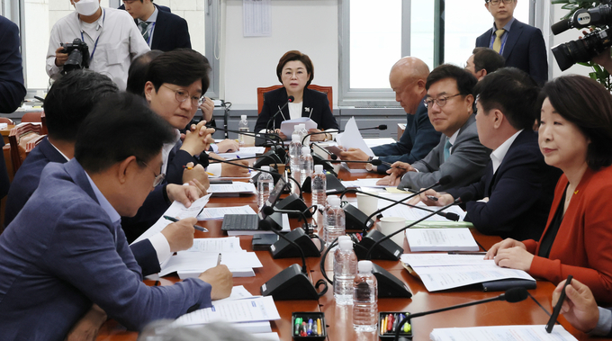 김정재 국회 국토교통위 국토법안심사소위원장이 22일 국회에서 회의를 주재하고 전세사기 특별법에 대해 논의하고 있다. (사진=연합뉴스) 