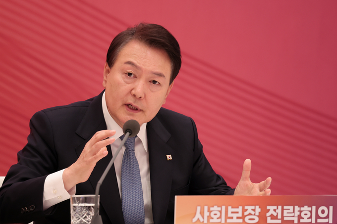 윤석열 대통령이 31일 청와대 영빈관에서 주재한 ‘사회보장전략회의’에서 발언하고 있다. (사진=연합뉴스)