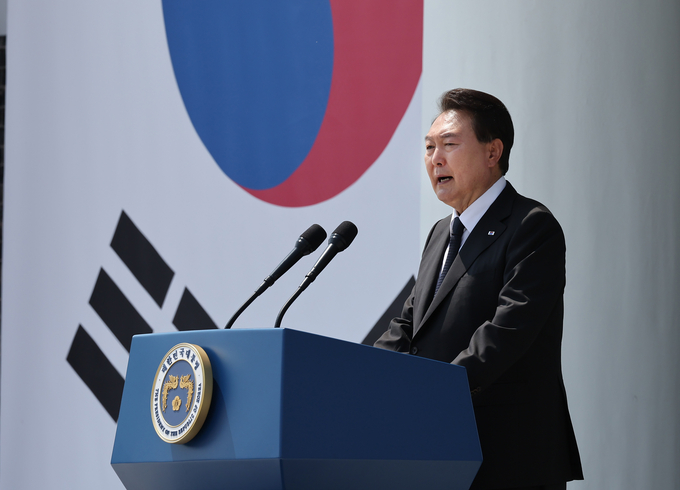  윤석열 대통령이 6일 국립서울현충원에서 열린 제68회 현충일 추념식에서 추념사를 하고 있다.
