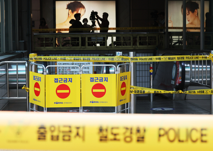 8일 오전 성남시 지하철 분당선 수내역 2번 출구 상행 에스컬레이터가 역주행하며 14명의 부상자가 발생했다. (사진=연합뉴스)