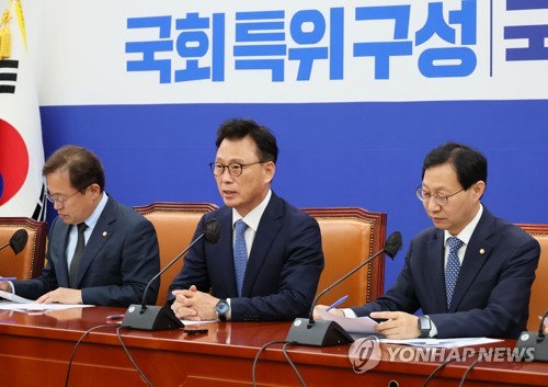 더불어민주당 박광온 원내대표가 13일 오전 국회에서 열린 원내대책회의에서 발언하고 있다. 