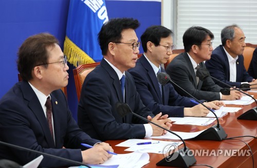 더불어민주당 박광온 원내대표가 20일 오전 국회에서 열린 원내대책회의에서 발언하고 있다. 