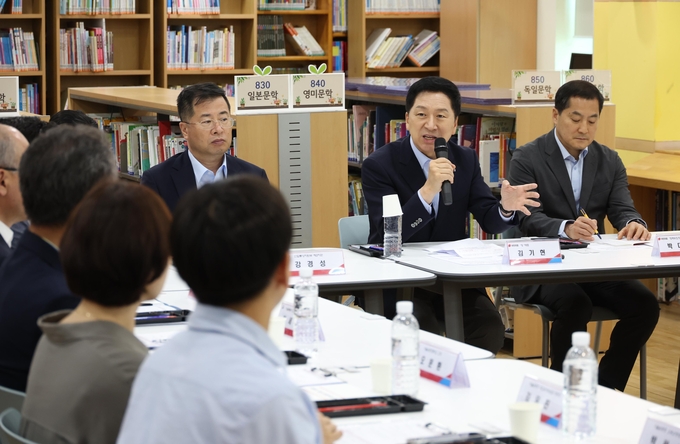 김기현 국민의힘 원내대표가 27일 서울 소재 윤중초등학교에서 열린 '여름철 냉방비 지원 대책 당정협의회'에 참석해 발언하고 있다. (사진=연합뉴스)