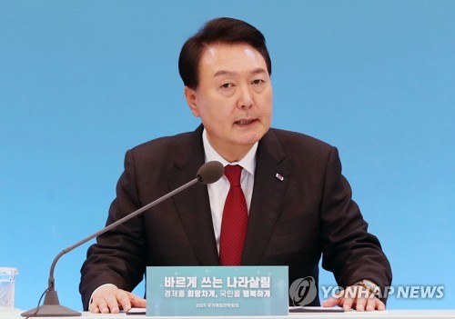 尹, 차관 내정자들에 “카르텔과 손잡는 공직자 가차 없이 엄단” 