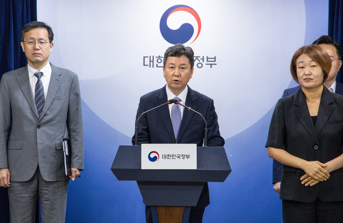 한창섭 행정안전부 차관이 6일 '새마을금고 건전성 관련 관계부처 합동 브리핑'에서 발언하고 있다.(사진=연합뉴스 제공)