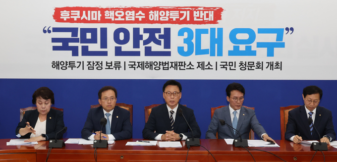 박광온 더불어민주당 원내대표가 11일 국회에서 열린 원내대책회의에서 발언하고 있다. (사진=연합뉴스)