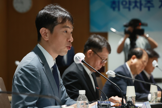 이복현 금감원장이 19일 중소기업·소상공인 간담회에서 발언하고 있다. (사진=연합뉴스 제공)