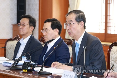 한덕수 국무총리가 20일 정부서울청사에서 열린 3차 국가첨단전략산업위원회에 참석해 발언하고 있다.