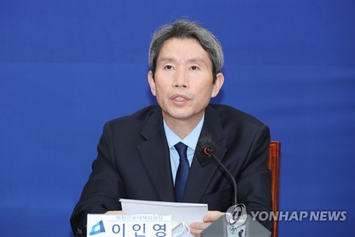 더불어민주당 이인영 평화·안보대책위원장이 지난 1월 6일 오후 국회에서 열린 평화·안보대책위원회 긴급회의에서 발언하고 있다.
