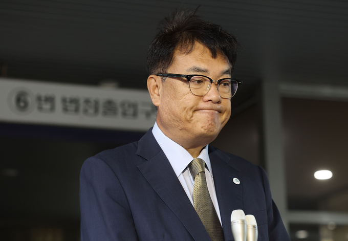故 노무현 전 대통령의 명예를 훼손한 혐의로 재판에 넘겨진 정진석 국민의힘 의원이 10일 서울 서초구 서울중앙지방법원에서 열린 1심 선고 공판에서 징역 6개월을 선고받은 뒤 발언하고 있다. (사진=연합뉴스)