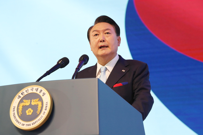 윤석열 대통령이 15일 서울 이화여자대학교 대강당에서 열린 제78주년 광복절 경축식에서 경축사를 낭독하고 있다. (사진=연합뉴스)