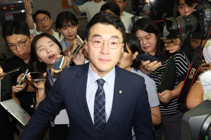 지난 17일 국회 윤리특별위원회에서 김남국 무소속 국회의원이 나오고 있다. (사진=연합뉴스)