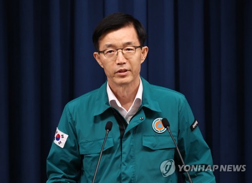 신임 산업통상자원부 장관 후보자로 지명된 방문규 현 국무조정실장이 22일 서울 용산 대통령실 청사에서 인사말하고 있다.