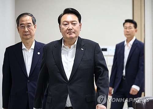 윤석열 대통령과 한덕수 국무총리.