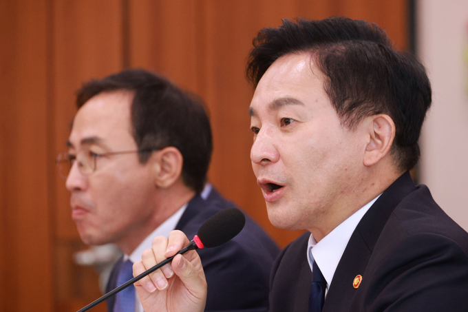 원희룡 국토교통부 장관이 7일 국회 국토교통위원회 전체회의에서 답변하고 있다.
