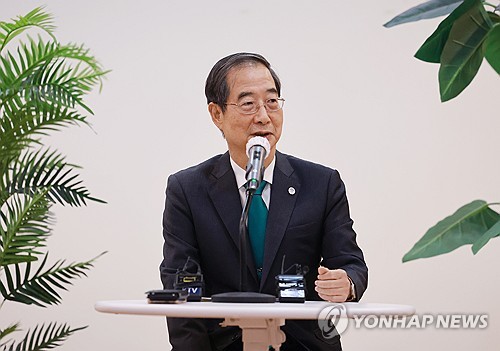 한덕수 국무총리가 19일 정부서울청사 별관에서 열린 출입기자 간담회에 참석해 발언하고 있다. 