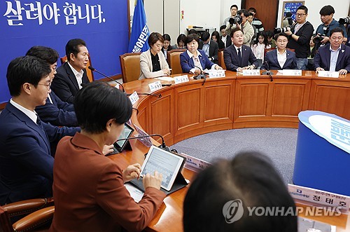 25일 국회에서 열린 더불어민주당 최고위원회의에서 정청래 최고위원이 발언하고 있다. 