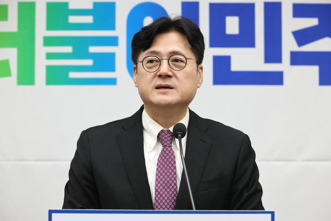 홍익표 더불어민주당 원내대표가 4일 국회에서 열린 의원총회에 참석해 발언하고 있다. (사진=연합뉴스)